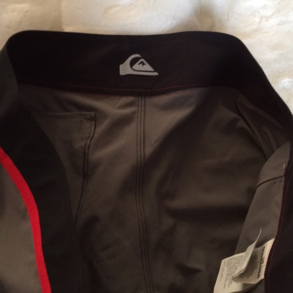 NWT Quicksilver swim trunks - Picture 3 of 7